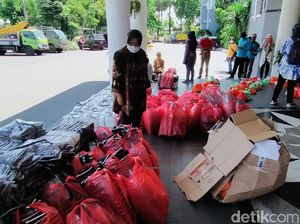 Pemkot Surabaya Distribusikan Bantuan APD ke Puluhan Rumah Sakit