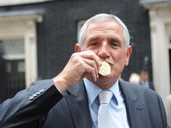 Norman Hunter, Legenda Inggris di Piala Dunia 1966, Positif Corona