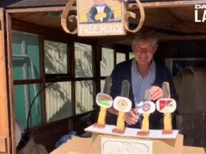 Wanita Ini Buat Pub di Rumah Untuk Rayakan Ultah Ayahnya