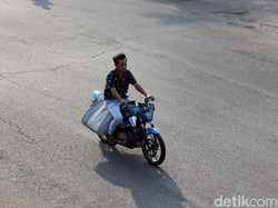 PSBB Hari Pertama di Bekasi, Masih Banyak Pengendara Ngaku Lupa Bawa Masker