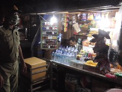 Langgar Batas Waktu Berjualan, Pedagang di Pasar Induk Dibubarkan Satpol PP