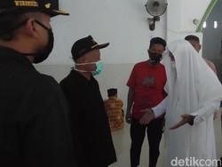 Bubarkan Jemaah Hendak Salat Jumat di Polman, Petugas dan Warga Adu Mulut