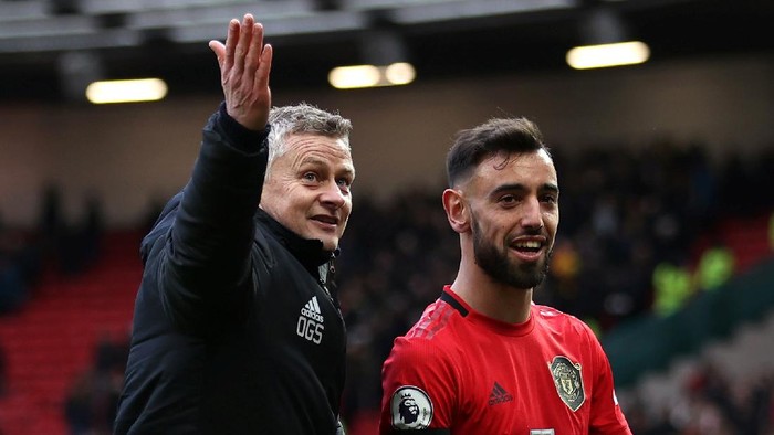 Manchester United v Watford FC - Premier League
MANCHESTER, ENGLAND - FEBRUARY 23: Ole Gunnar Solskjaer, Manager of Manchester United talks to Bruno Fernandes of Manchester United as they leave the pitch following the Premier League match between Manchester United and Watford FC at Old Trafford on February 23, 2020 in Manchester, United Kingdom. (Photo by Clive Brunskill/Getty Images)