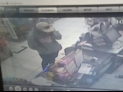Terekam CCTV Aksi Perampok Bercelurit di Minimarket Bekasi, Rp 45 Juta Raib
