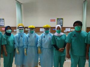 Berduka Paramedis Meninggal Tangani Corona, Perawat RSHS Pakai Pita Hitam