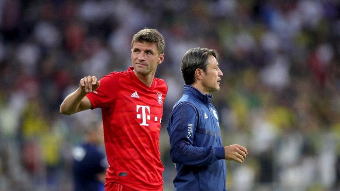 MUNICH, GERMANY - JULY 30: Thomas Mueller of Muenchen reacts next to head coach Niko Kovac during the Audi cup 2019 semi final match between FC Bayern Muenchen and Fenerbahce at Allianz Arena on July 30, 2019 in Munich, Germany. (Photo by Alexander Hassenstein/Getty Images for AUDI)