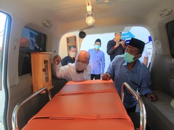 Bantuan Ambulance Diberikan ke Ponpes Banyuwangi di Tengah Pandemi Corona