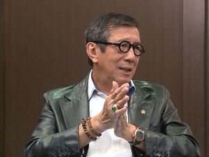 Menkumham: Paspor AS Orient Riwu Kore Berakhir 2027, Paspor RI 2024 Menkumham: Paspor AS Orient Riwu Kore Berakhir 2027, Paspor RI 2024