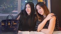 Bagi Nasi Bungkus Pakai Ferrari, Ini Kemewahan Shandy Purnamasari saat Kulineran