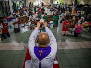 Perayaan Kamis Putih di Berbagai Negara saat Pandemi Corona