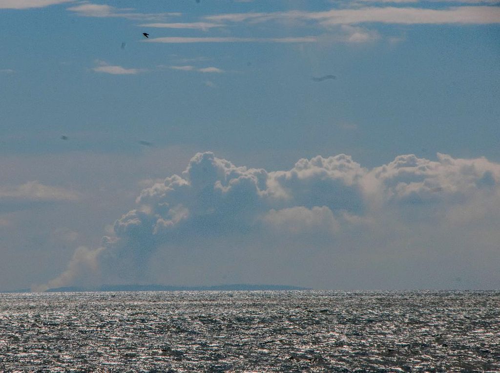 Foto-foto Terkini Erupsi Gunung Anak Krakatau Foto-foto Terkini Erupsi Gunung Anak Krakatau