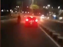 Mobil Tabrak Lari di Matraman, 2 Motor Ringsek