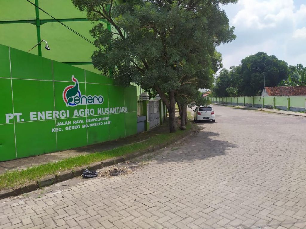 Polisi Tetapkan 2 Tersangka Laka Kerja di Pabrik Bioetanol Mojokerto Polisi Tetapkan 2 Tersangka Laka Kerja di Pabrik Bioetanol Mojokerto