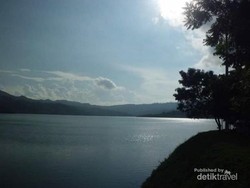 Teduhnya Bendungan Wonorejo