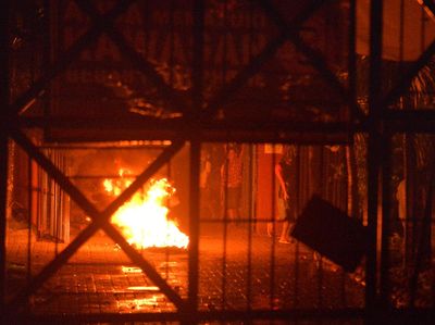 Foto-foto Kerusuhan Lapas Manado yang Mencekam