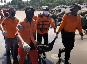 Satu Lagi Jasad Remaja yang Tenggelam di Palabuhanratu Ditemukan Satu Lagi Jasad Remaja yang Tenggelam di Palabuhanratu Ditemukan