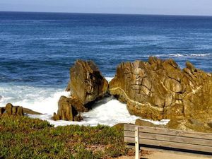 Mmmuaaah! Ini Batu yang Ciuman