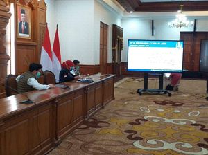 Khofifah Sarankan Warga yang Bosan WFH Bisa Work From Hotel, Mau? Khofifah Sarankan Warga yang Bosan WFH Bisa Work From Hotel, Mau?