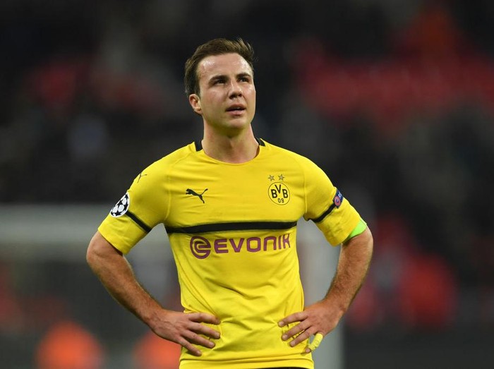 LONDON, ENGLAND - FEBRUARY 13: Mario Gotze of Borussia Dortmund reacts after the UEFA Champions League Round of 16 First Leg match between Tottenham Hotspur and Borussia Dortmund at Wembley Stadium on February 13, 2019 in London, England.  (Photo by Mike Hewitt/Getty Images)