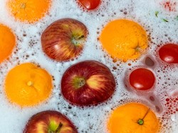 Haruskah Bahan Makanan Dicuci Pakai Sabun Agar Bebas Virus Corona?