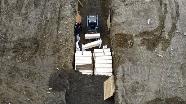 Angka Kematian Melonjak, New York Gelar Pemakaman Massal