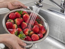 Heboh Anggur Shine Muscat, Ini 4 Tips Hilangkan Pestisida pada Buah