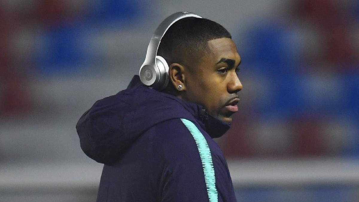 Malcom Terima Penghargaan Pemain Terbaik, Kucingnya Kaget Banget! (Foto: Getty Images/David Ramos)