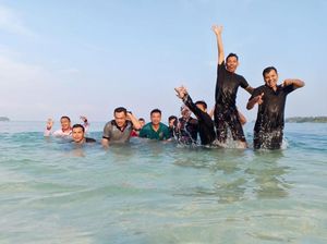 Jadi Kangen Main Air di Pantai Cantik Kepulauan Mentawai