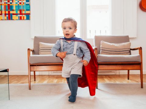 Anak meniru superhero