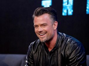 Demi Istri yang Lebih Muda 21 Tahun, Josh Duhamel Jalani Terapi Hormon Demi Istri yang Lebih Muda 21 Tahun, Josh Duhamel Jalani Terapi Hormon
