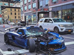 Kapok, Ngebut Saat Lockdown Berujung Porsche Rp 11,8 Miliar Ringsek