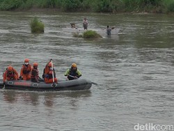Pencarian Pejudi Sabung Ayam yang Lompat ke Sungai di Polman Terkendala Arus