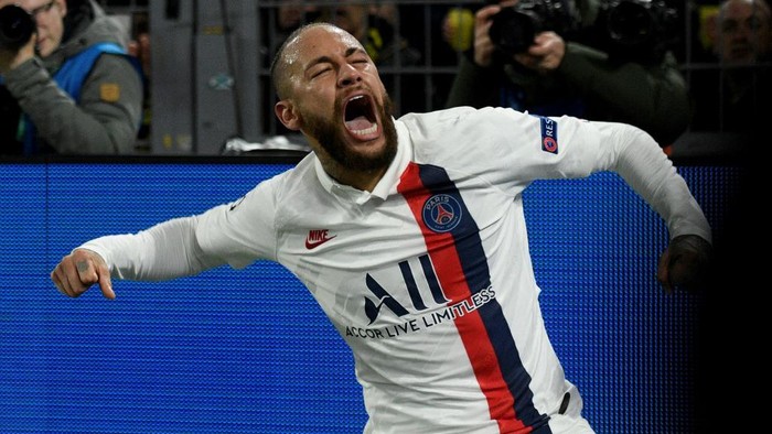 Paris Saint-Germains Brazilian forward Neymar celebrates after scoring the 1-1 the UEFA Champions League Last 16, first-leg football match BVB Borussia Dortmund v Paris Saint-Germain (PSG) in Dortmund, western Germany, on February 18, 2020. (Photo by SASCHA SCHUERMANN / AFP) / ALTERNATIVE CROP
