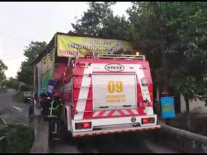 Viral Mobil Damkar Magelang Sempat Terhalang Tenda Pemeriksaan Corona