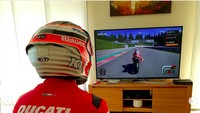 Aksi Pebalap Ducati Pakai Helm Indonesia Selama #dirumahaja