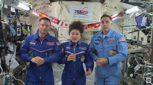 Tiga astronaut NASA di ISS
