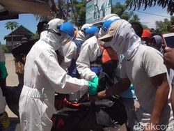 Pejudi Sabung Ayam di Polman Ditemukan Tewas, Jenazah Dievakuasi Petugas Ber-hazmat
