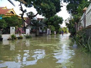 Tanggul Sungai Jebol Diterjang Hujan Deras, Sawah dan Rumah Warga Terendam