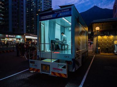 Truk Ini Dirombak Jadi Tempat Les Piano Keliling di Hong Kong