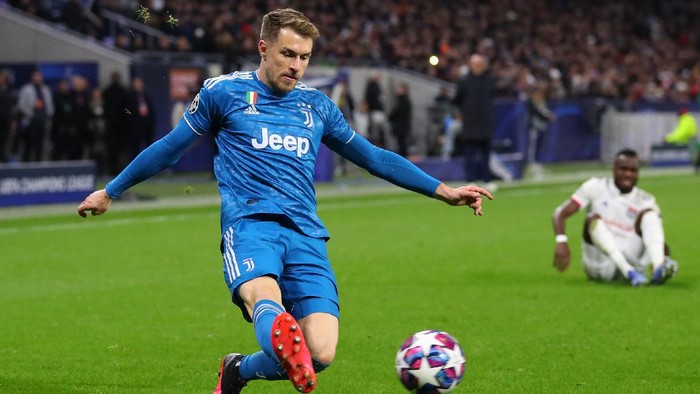 LYON, FRANCE - FEBRUARY 26: Aaron Ramsey of Juventus during the UEFA Champions League round of 16 first leg match between Olympique Lyon and Juventus at Parc Olympique on February 26, 2020 in Lyon, France. (Photo by Catherine Ivill/Getty Images)