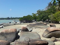 Pasti Asyik, Namanya Saja Pantai Teluk Gembira