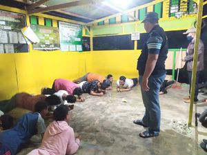 Kumpul di Malam Hari Saat Pandemi, Belasan Remaja di Jambi Dihukum Push-up