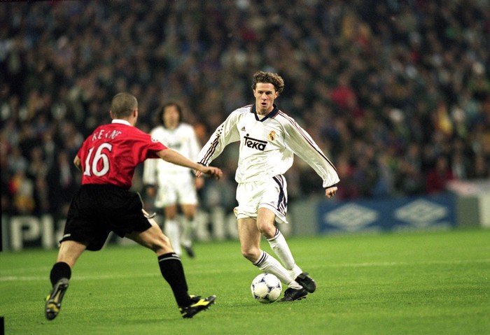 Pemain Liga Inggris ke Real Madrid MADRID, SPAIN - FEBRUARY 21: David Beckham of Madrid in action during the UEFA Champions League Round of 16, First Leg match between Real Madrid and Arsenal at the Santiago Bernabeu Stadium on February 21, 2006 in Madrid, Spain. (Photo by Richard Heathcote/Getty Images)