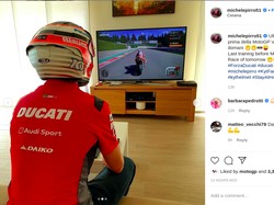 Latihan MotoGP Online, Pebalap Ini Main PS Pakai Helm Indonesia