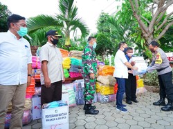 Banyuwangi Distribusikan 1.800 APD untuk Tenaga Kesehatan