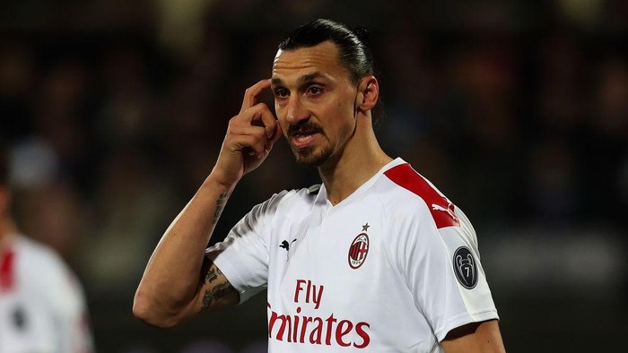 FLORENCE, ITALY - FEBRUARY 22: Zlatan Ibrahimovic of AC Milan reacts during the Serie A match between ACF Fiorentina and  AC Milan at Stadio Artemio Franchi on February 22, 2020 in Florence, Italy.  (Photo by Gabriele Maltinti/Getty Images)