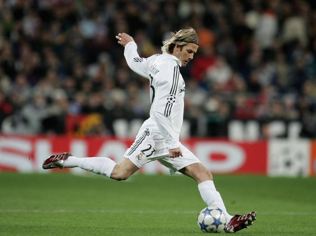 MADRID, SPAIN - FEBRUARY 21: David Beckham of Madrid in action during the UEFA Champions League Round of 16, First Leg match between Real Madrid and Arsenal at the Santiago Bernabeu Stadium on February 21, 2006 in Madrid, Spain. (Photo by Richard Heathcote/Getty Images)