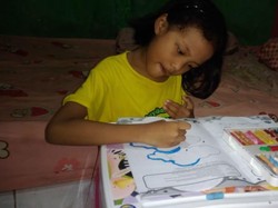 Cerita Ibu Rumah Tangga Ikut Aktif Saat Dampingi Anak Belajar di Rumah