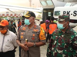 Kapolda Papua-Pangdam Cenderawasih Jenguk 3 Polisi Korban Bentrok dengan TNI