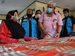 Semangat Disabilitas Bantu Pemprov Jatim Buat Masker Lawan Corona